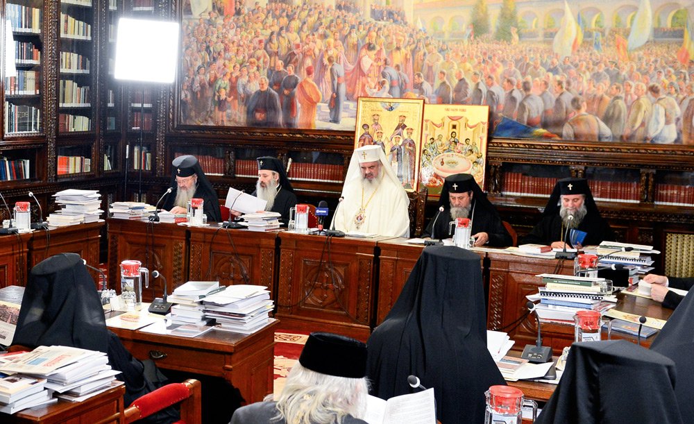 Sfântul Sinod în şedinţă de lucru 80949