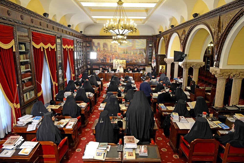 Sfântul Sinod reiterează poziţia privind definirea în Constituţia României a familiei întemeiate pe căsătoria dintre un bărbat şi o femeie 80933