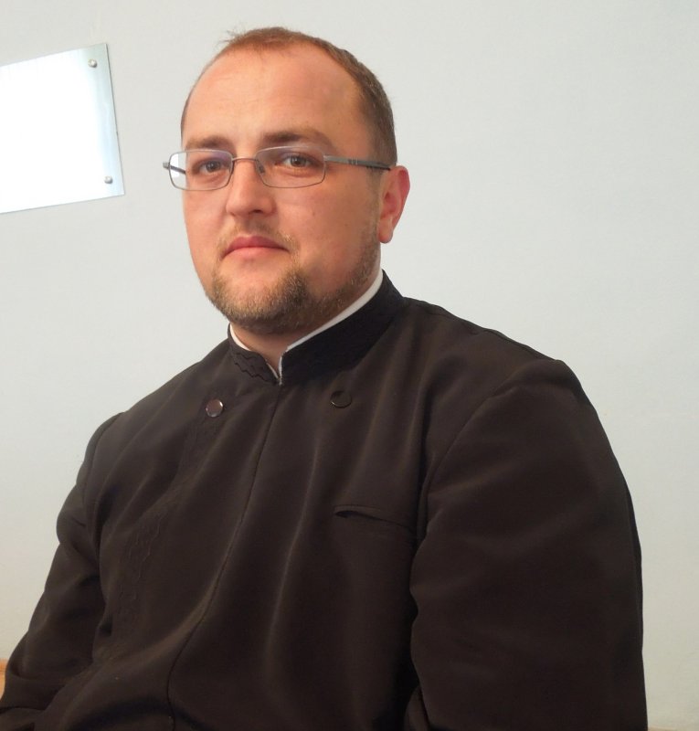 Paradoxul străinătăţii: regăsirea interioară 305810