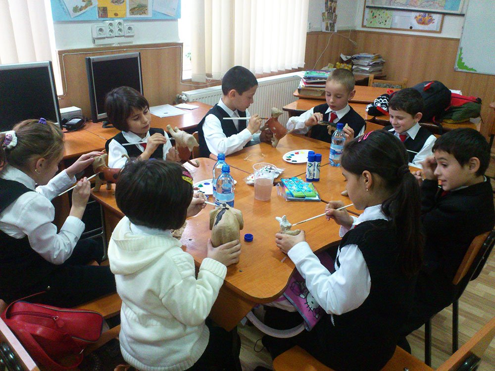 73% dintre părinţi şi-ar dori un program „After school“ 80838