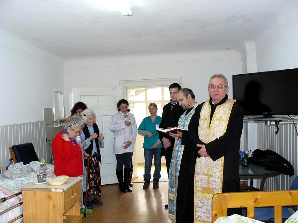 Binecuvântare pentru bătrânii din Azilul sibian 80823