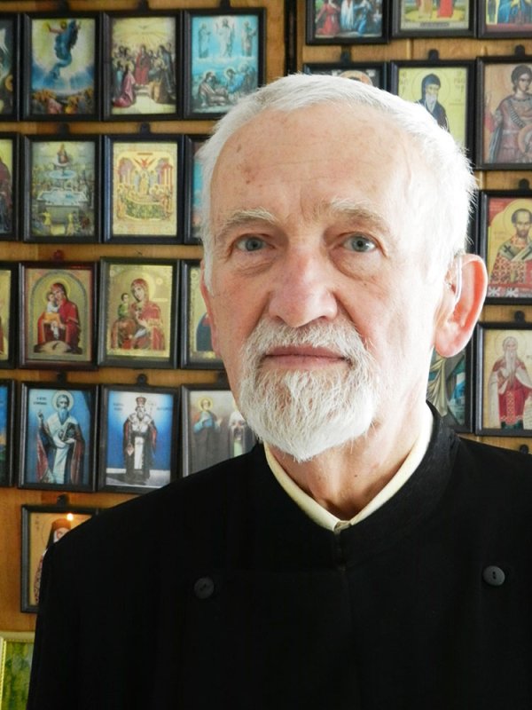 Preotul şi profesorul dăruit şi truditor întru slujirea Stăpânului Preaiubit 80839