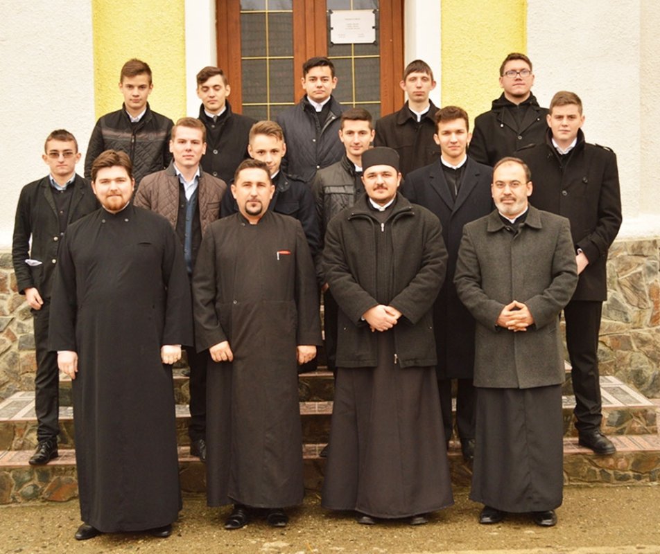 Elevii seminarişti, în misiune la parohiile din Valea Almăjului 80741