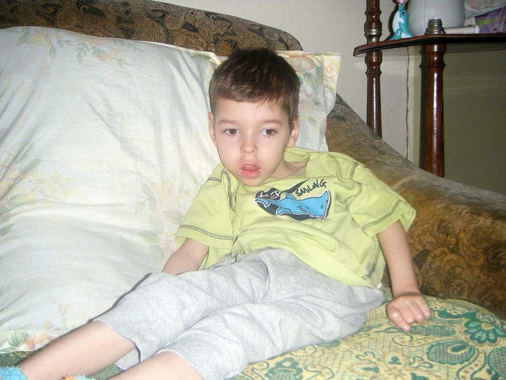 Să ajutăm un copil aflat în suferinţă! 80748