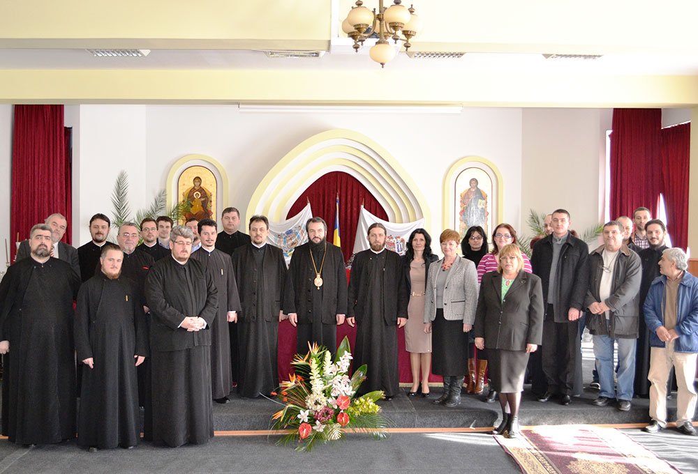 Preasfinţitul Lucian, aniversat de clericii şi credincioşii cărăşeni 80710