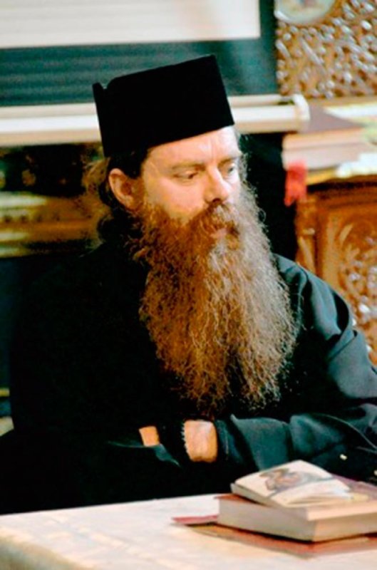 „Hristos este Cel care ne trece de la moarte la viaţă“ 80637