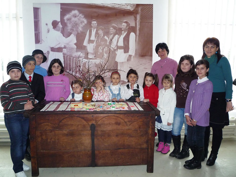 Tradiţii şi obiceiuri populare în viaţa micilor artişti 80651