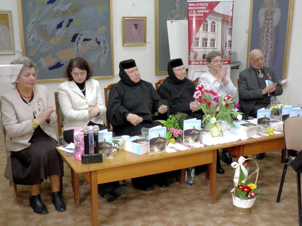 Cartea „Mănunchi de gânduri“, lansată la Suceava 80612