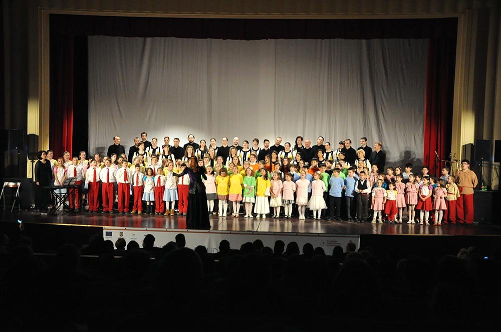 „Madrigalul“ a vestit primăvara la Iaşi, alături de copii 80614