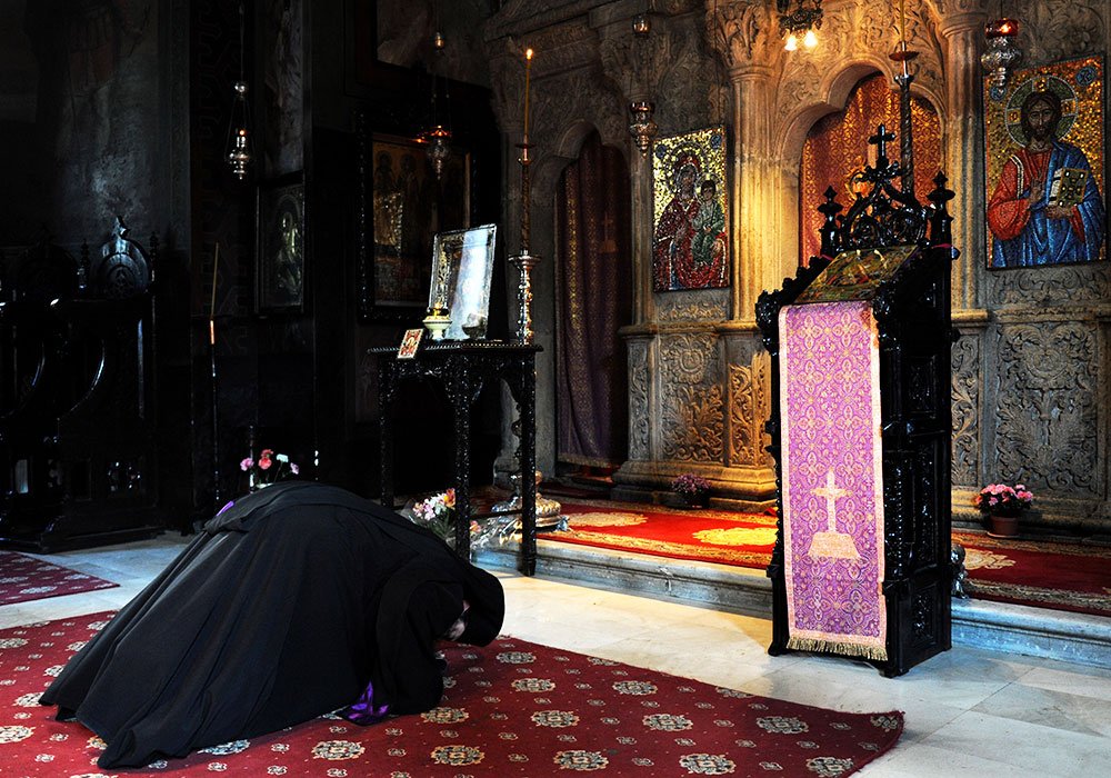 Care este legătura dintre Taina Spovedaniei şi Taina Împărtăşaniei? 80555