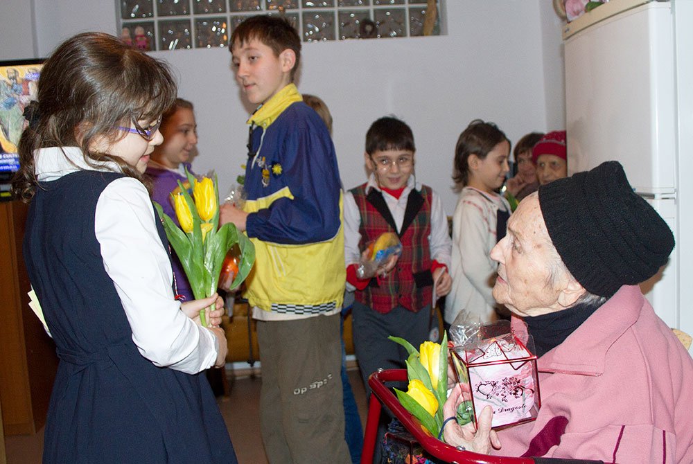 Daruri pentru persoanele vârstnice de la aşezământul Mănăstirii Christiana 80536