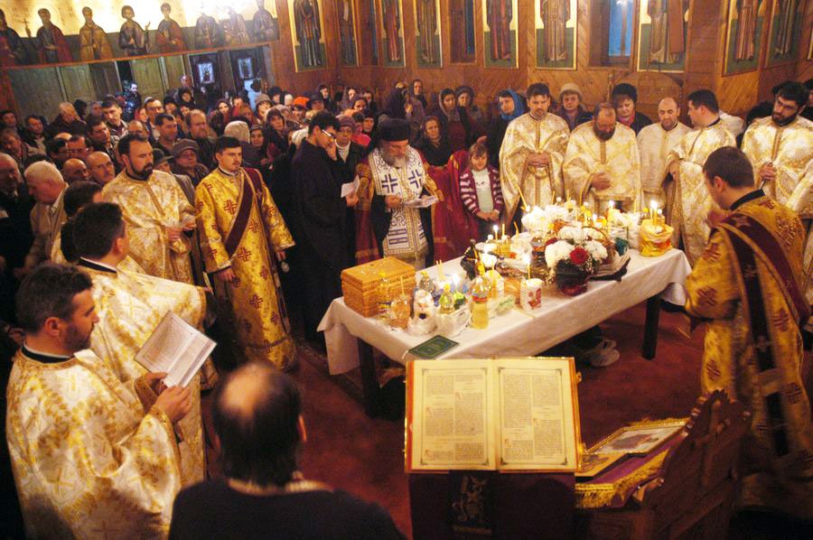 Rugăciuni la ceas de seară în Mănăstirea Valea Budului 80510