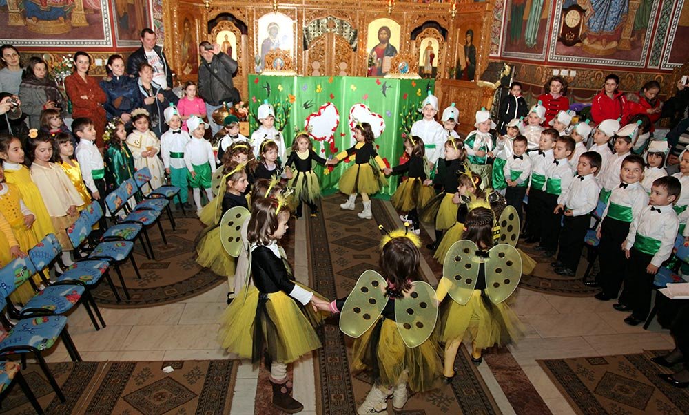 Serbare de Ziua Mamei la Grădiniţa „Sfânta Parascheva“ din Buzău 80497