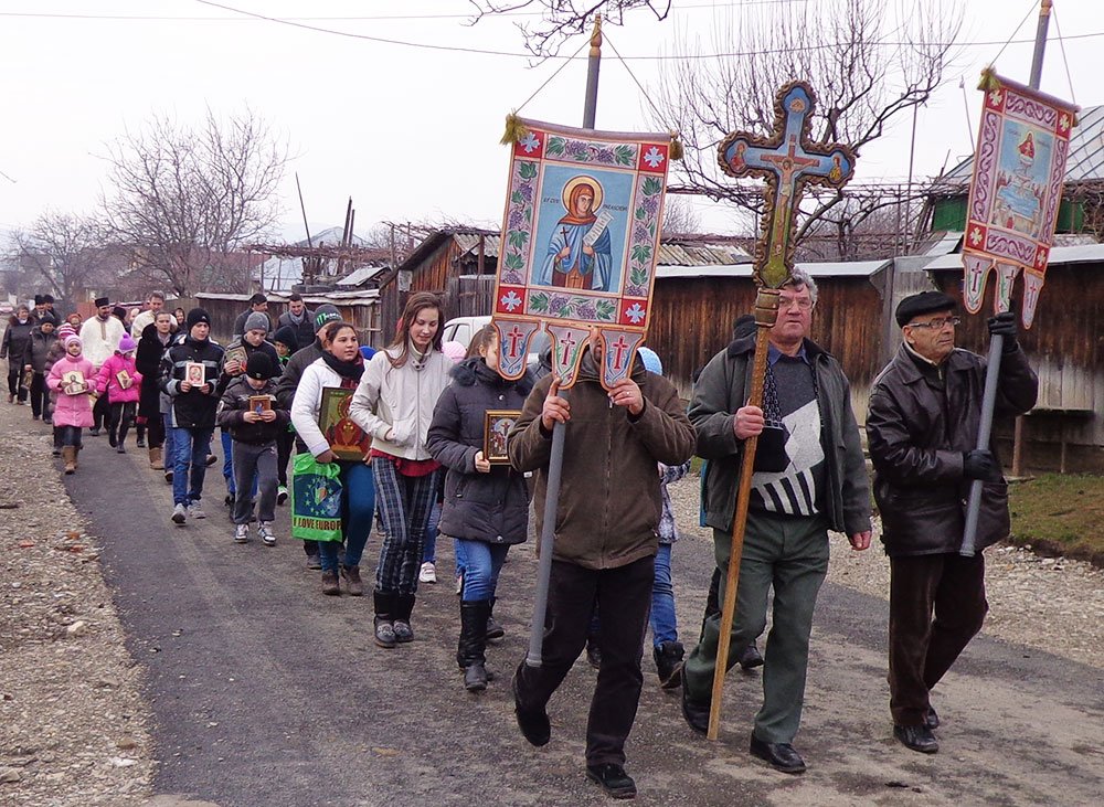 „Liturghie după Liturghie“ la parohia Izvoare 80462