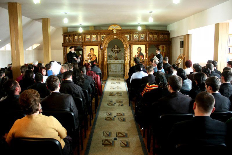 IPS Arhiepiscop Calinic în vizită la Seminarul din Curtea de Argeş 80352