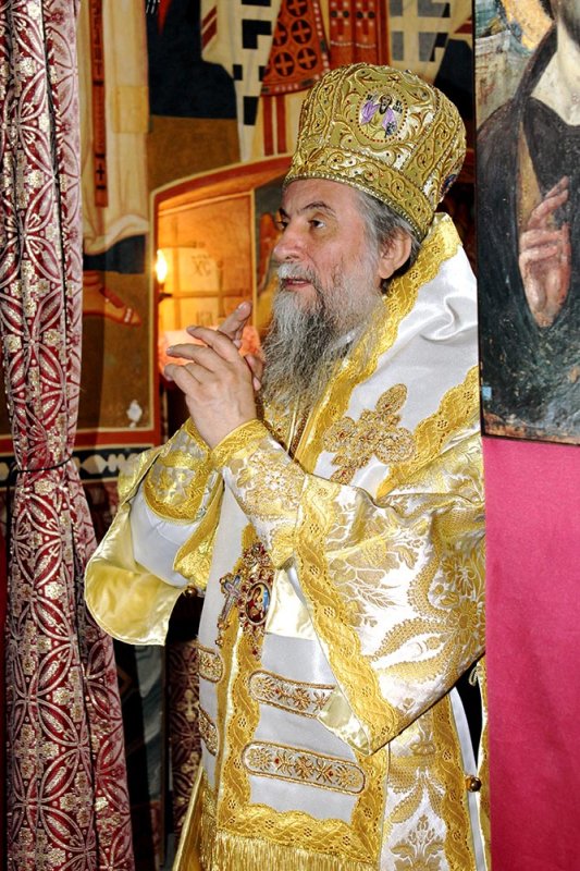 Liturghii arhiereşti la Dealu Mare, Frăsinei şi Severin 80358