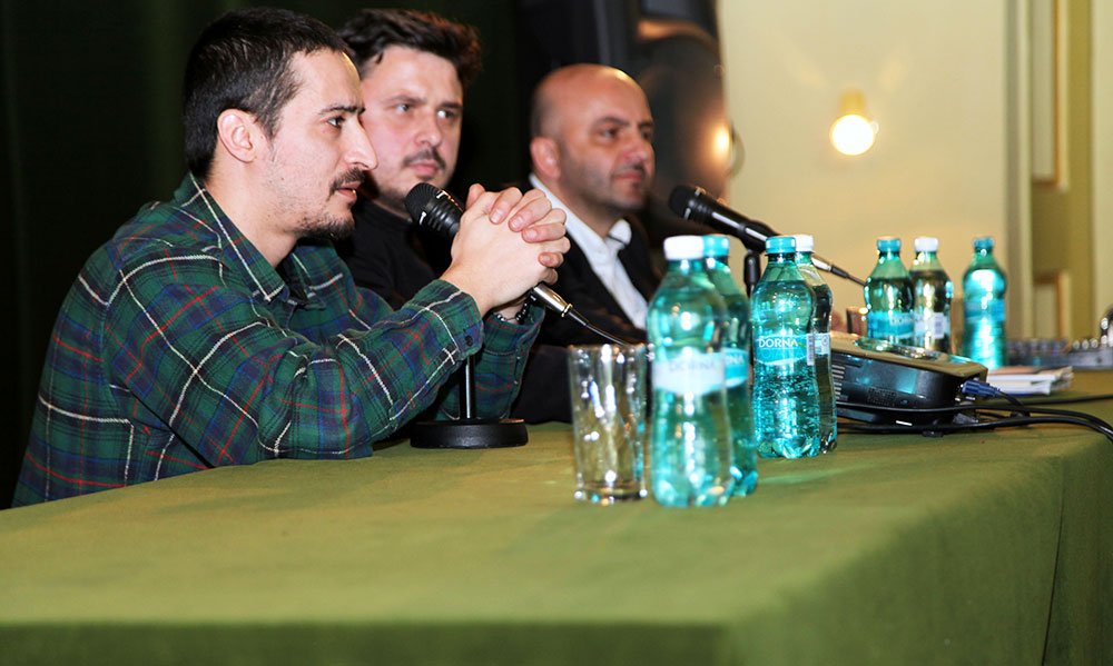 Conferinţă despre modele şi antimodele pentru tinerii liceeni din Buzău 80332