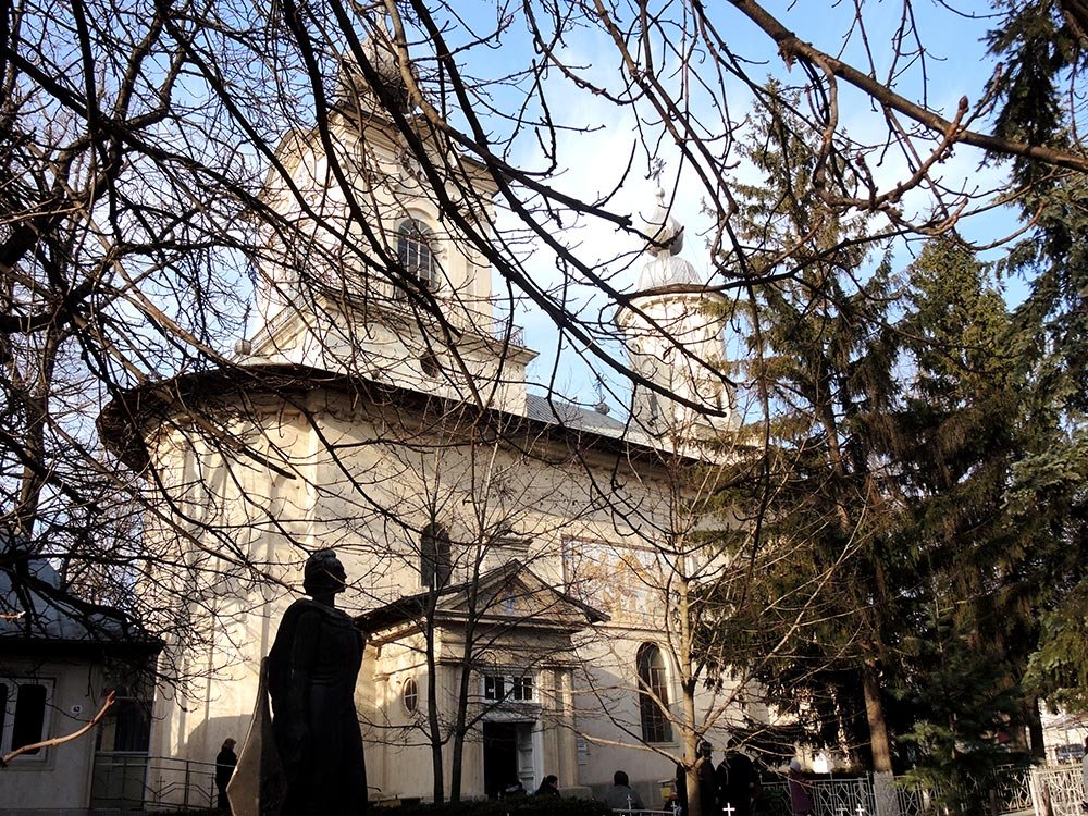 Liturghie arhierească la biserica unde a fost botezat Eminescu 80320