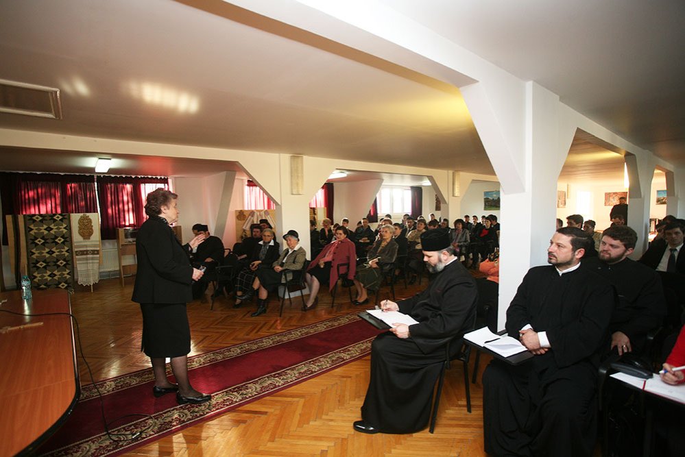 „Sfânta Cruce în arta şi tradiţia poporului român“ 80256