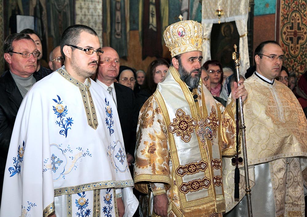 Liturghie arhierească la parohia buzoiană Nehoiaşu 80214