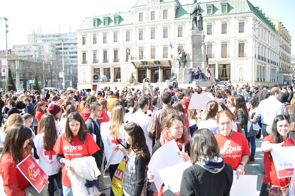 Adopţia, o alegere nobilă: „Doar prin puterea exemplului se va schimba ceva!“ 80195