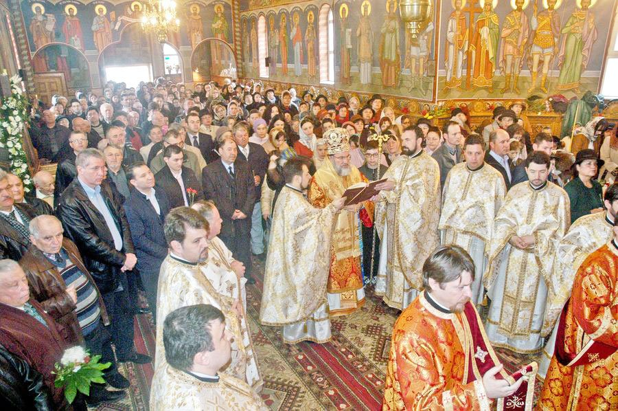 Liturghie arhierească la Biserica „Buna Vestire“ din Bacău 80201