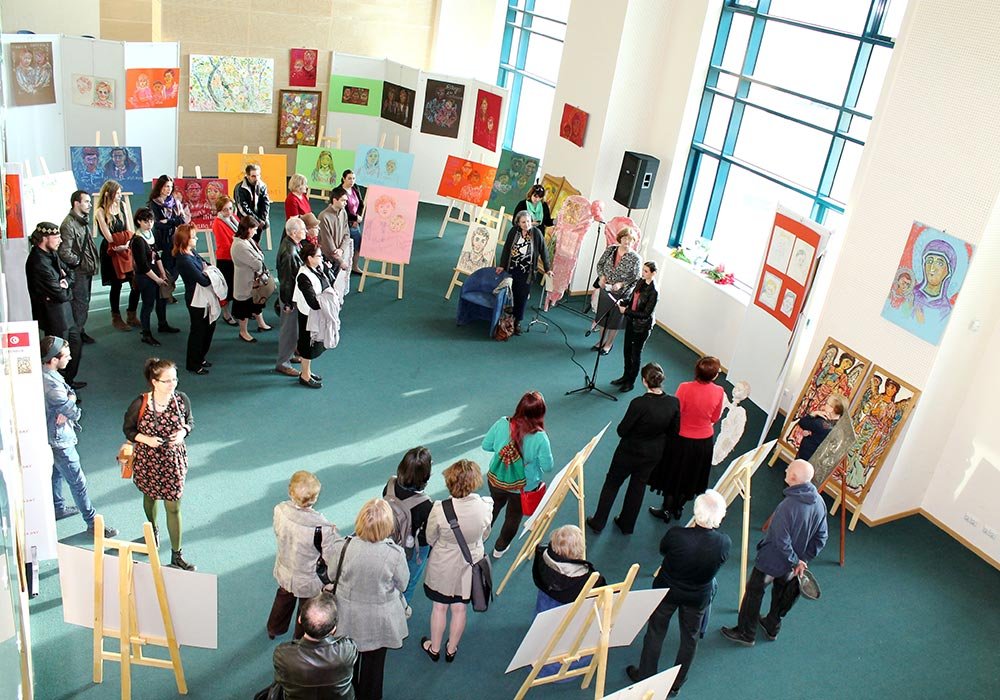 O expoziţie dedicată familiei creştine la Biblioteca Naţională 80141