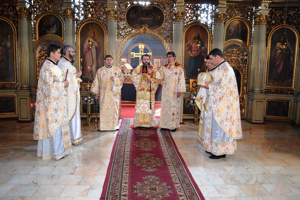 Noi slujitori ai altarelor în Episcopia Caransebeşului 80064