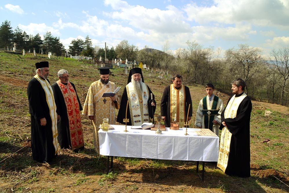 Slujire arhierească şi temeluire a unui nou paraclis la Baia de Aramă 80040