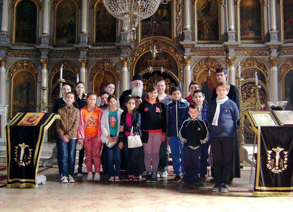 Vizită la aşezământul de bătrâni de la Checea 80037