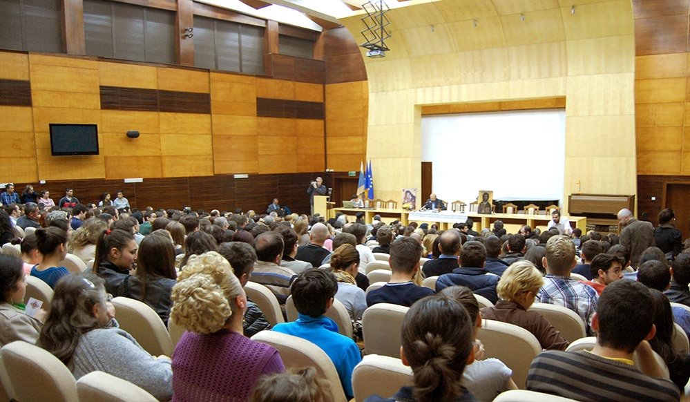 Viaţa de familie - fericire, durere sau divertisment 80003