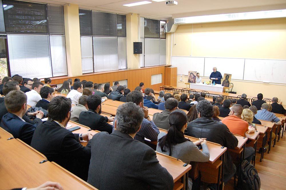 Dezbateri despre valoarea terapeutică a Tainei Sfintei Mărturisiri 79956