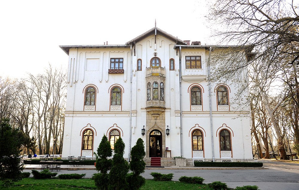 Într-o plimbare pe domeniul Prinţului Barbu Ştirbey 79939