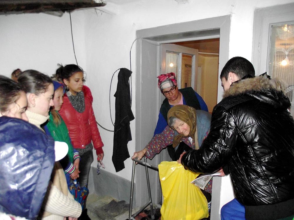 Acţiuni social-filantropice în Parohia Costieni 79894