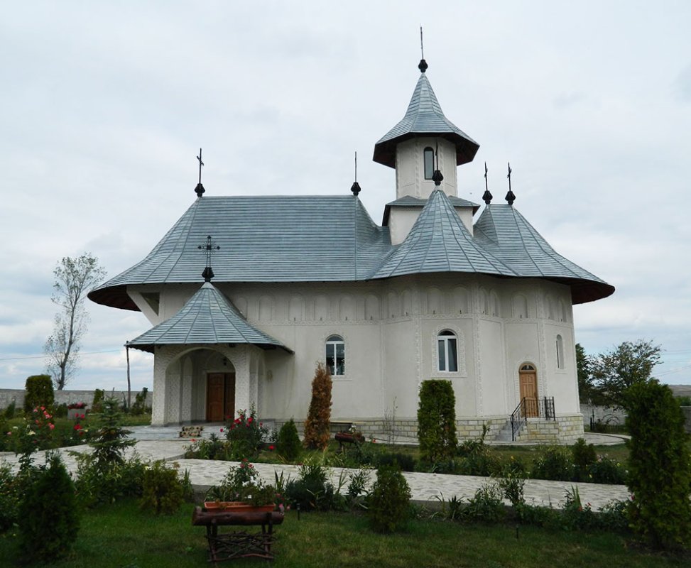 IPS Teofan: „Îmbrăcarea în Dumnezeu nu se poate face fără duhul pocăinţei“ 79904