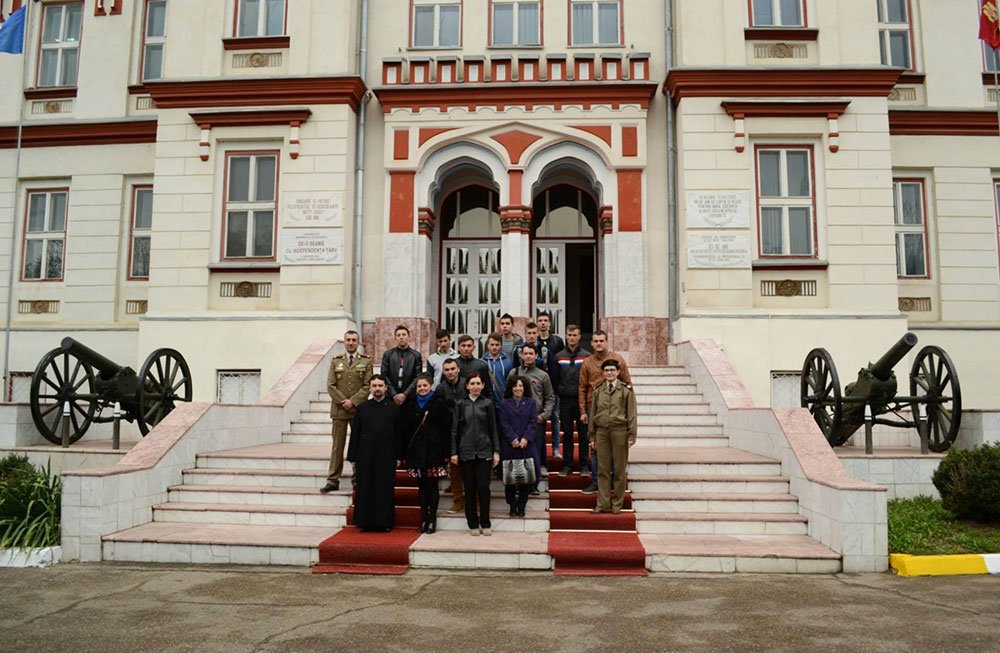 „Profesia militară - «prăpastia» dintre vis şi realitate“ 79849