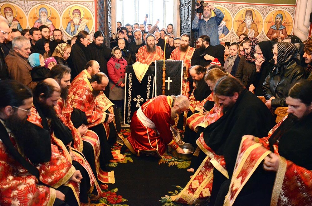 „Numai prin smerenie şi slujire putem iubi“ 79653