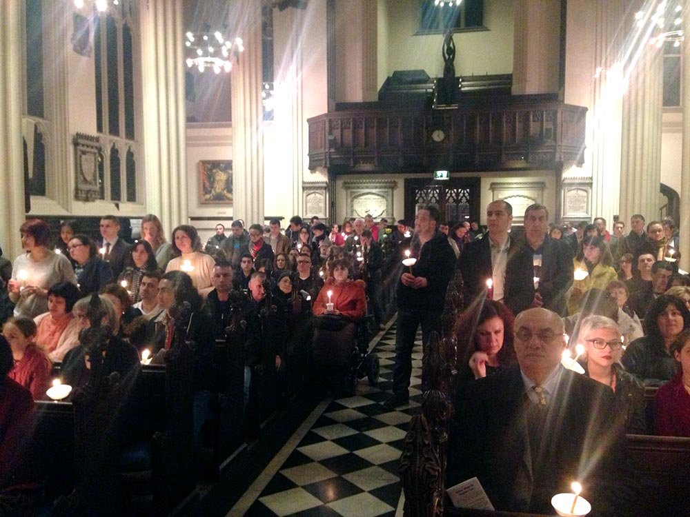 Prima slujbă de Înviere în limba română la Edinburgh, Scoţia 79638