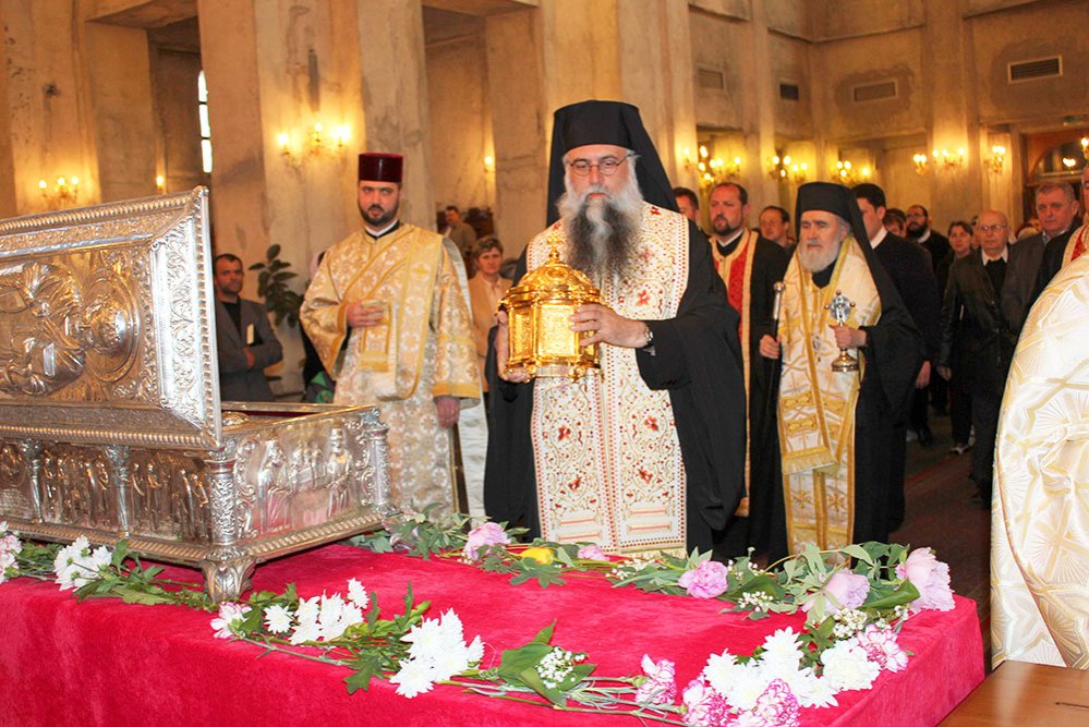 Ocrotitorul Eghinei, cinstit de clerici şi credincioşi 79605