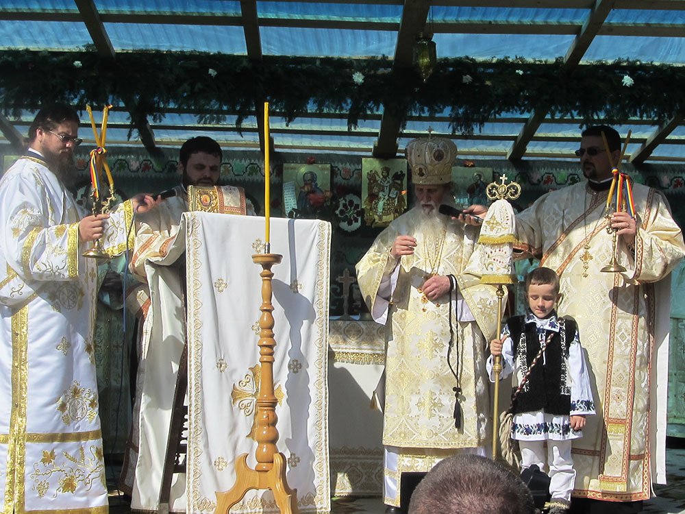 IPS Pimen a slujit la hramul Mănăstirii Voroneţ 79598