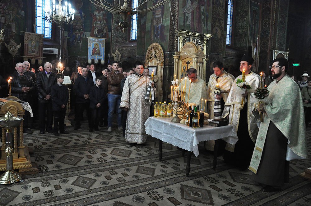 „Sfinţii alcătuiesc coroana de aur a Bisericii noastre“ 79594