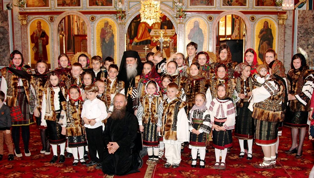 Slujbă arhierească la Câmpulung Moldovenesc 79517