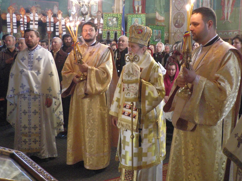 Liturghie arhierească în Parohia Straja 79432