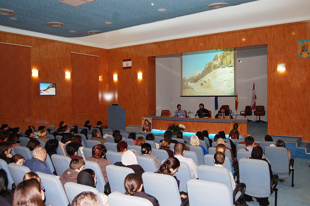 Conferinţe dedicate arhimandritului Teofil Părăian 79387