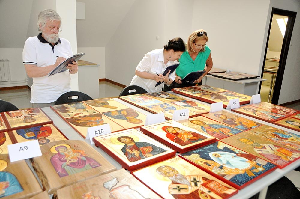 Câştigătorii Concursului „Icoana ortodoxă - lumina credinţei“ 79361