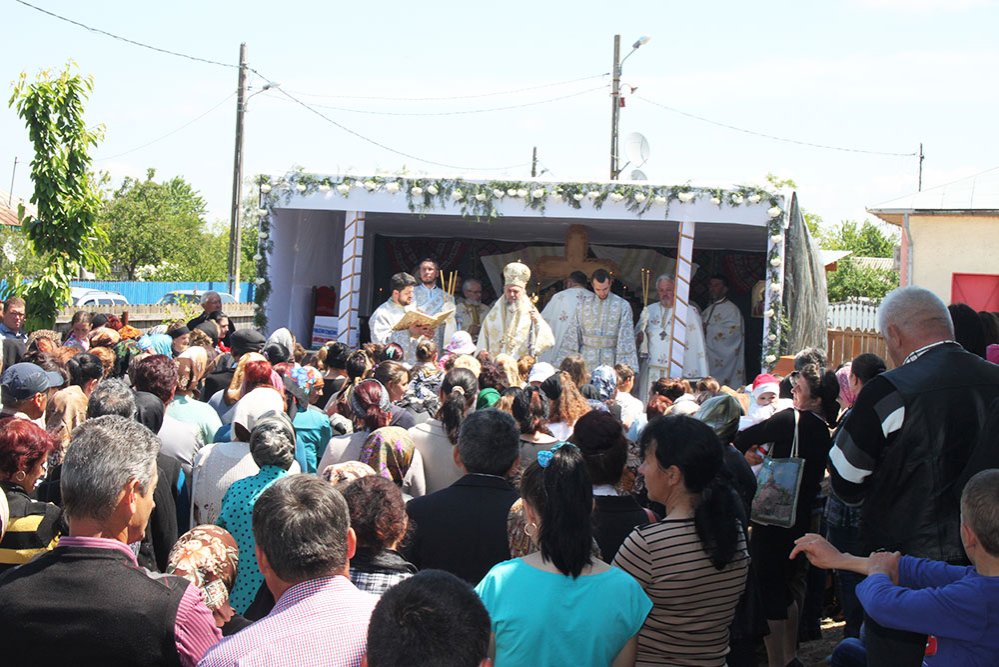Biserica din Măgureni a fost sfinţită 79276