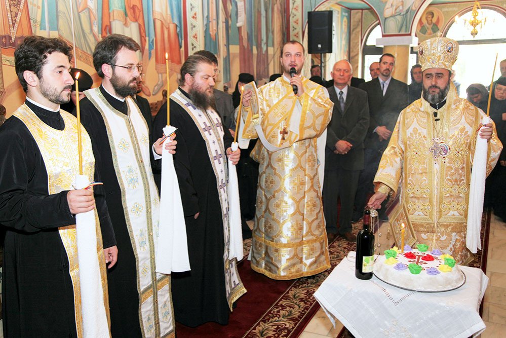 Hram la mănăstirea buzoiană Răteşti 79265