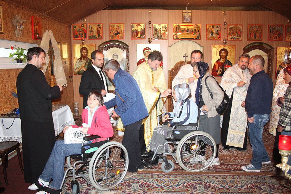 Acţiune filantropică îndreptată către persoanele cu dizabilităţi 79199