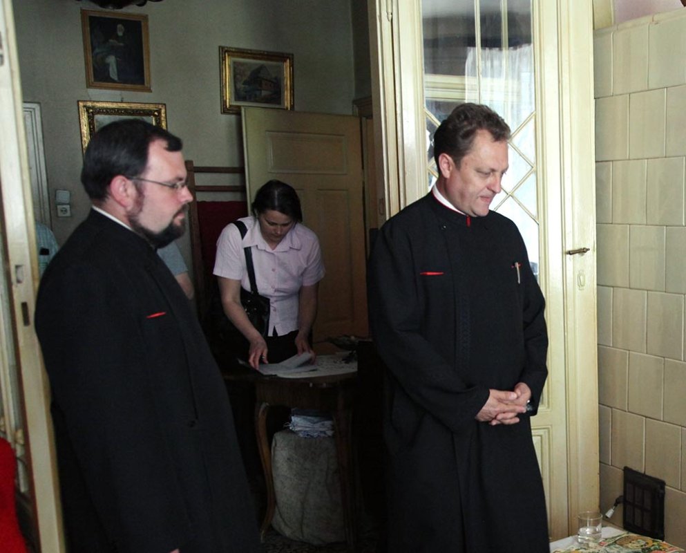 Ajutor pentru preoţii suferinzi  79191