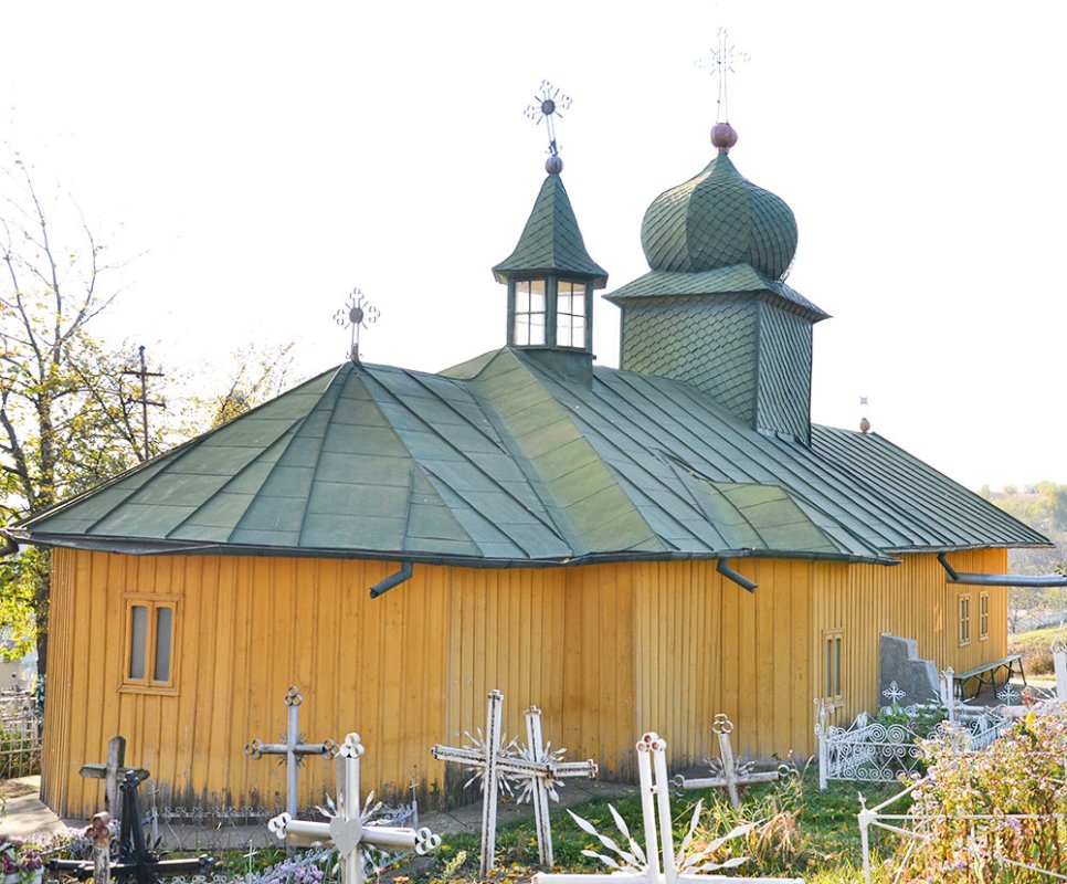 Lăcaşul ciurbeştenilor, o poveste scrisă pe lemn 79163